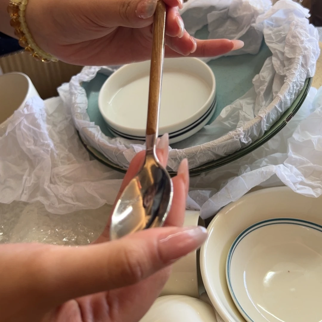 新骨瓷003瑕疵慎拍木柄 勺 有划痕