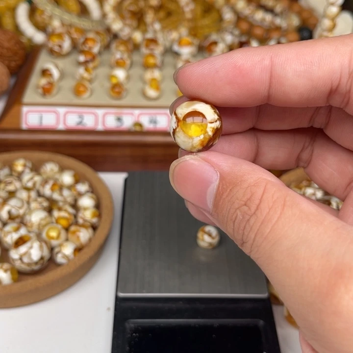 琥珀裸石未镶嵌王****猫45号