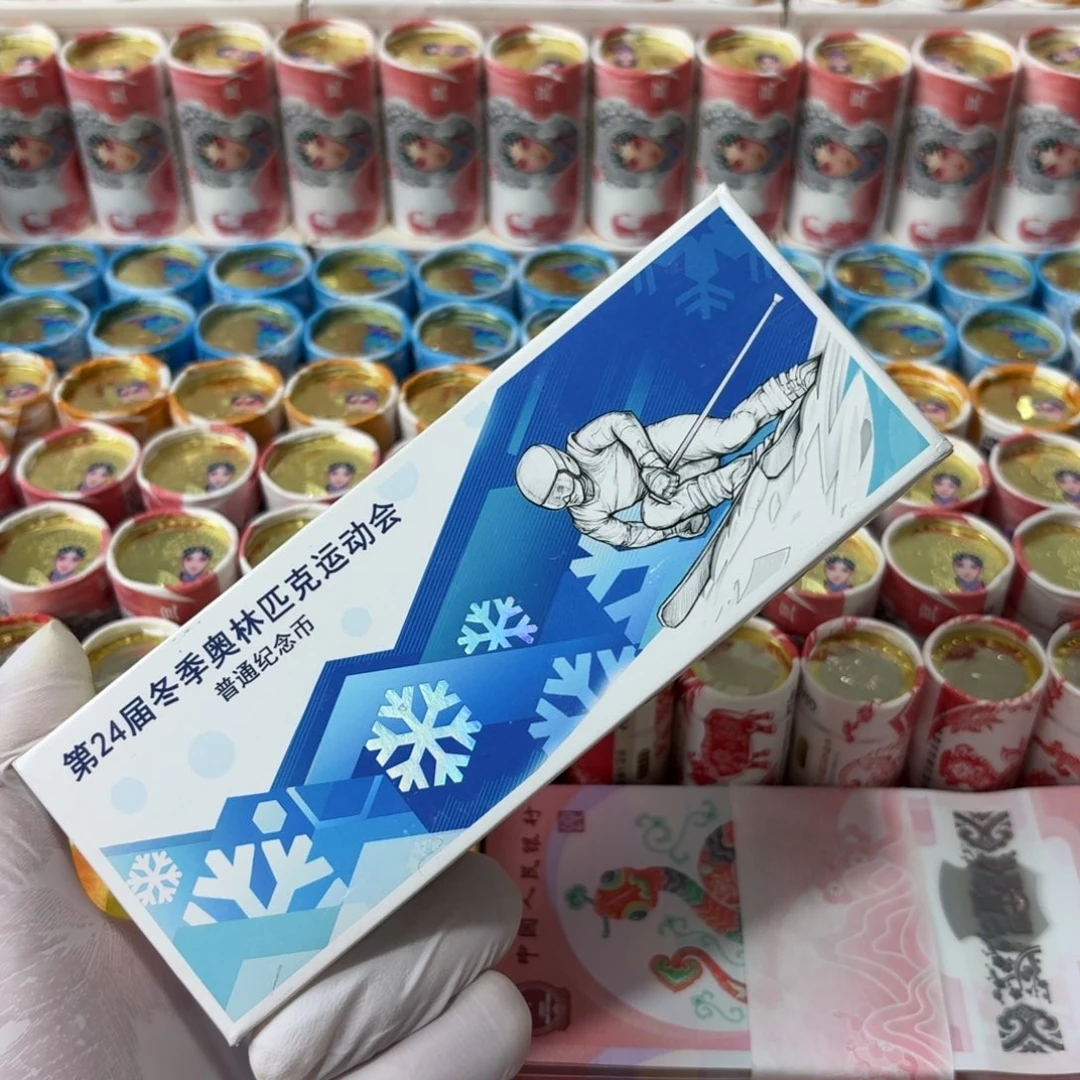 其他普通金属滑雪纪念币一盒，，，