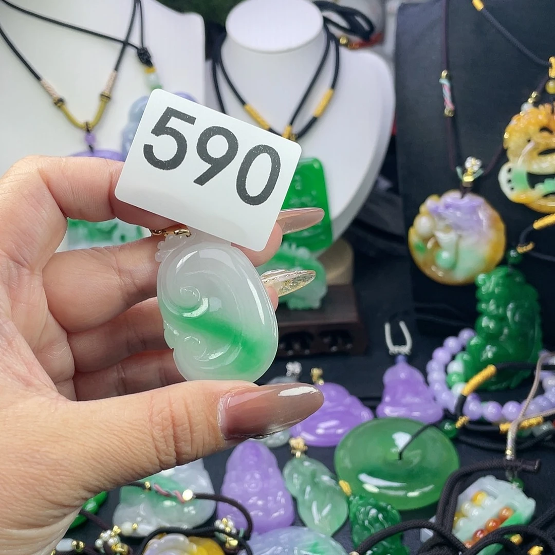 翡翠未镶嵌吊坠(赠链)