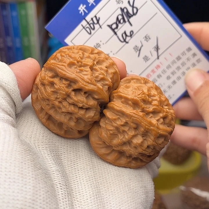 文玩核桃手捻核桃