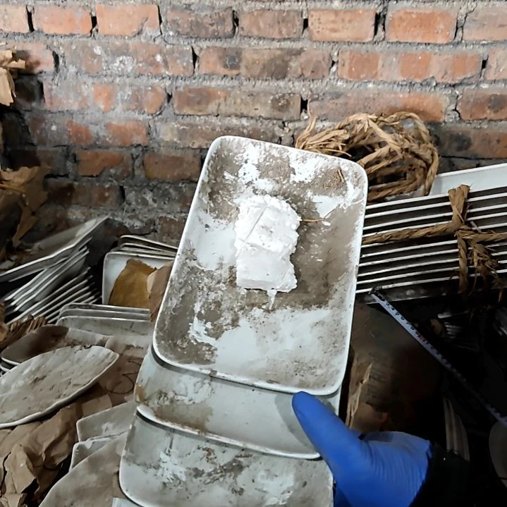 摆件盘子碗茶壶啥都有