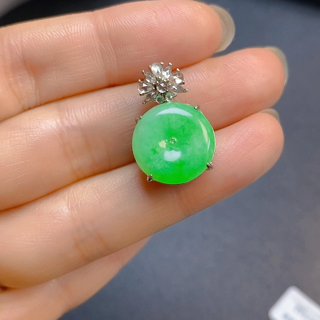 大***徒翡翠银S925镶嵌颈饰