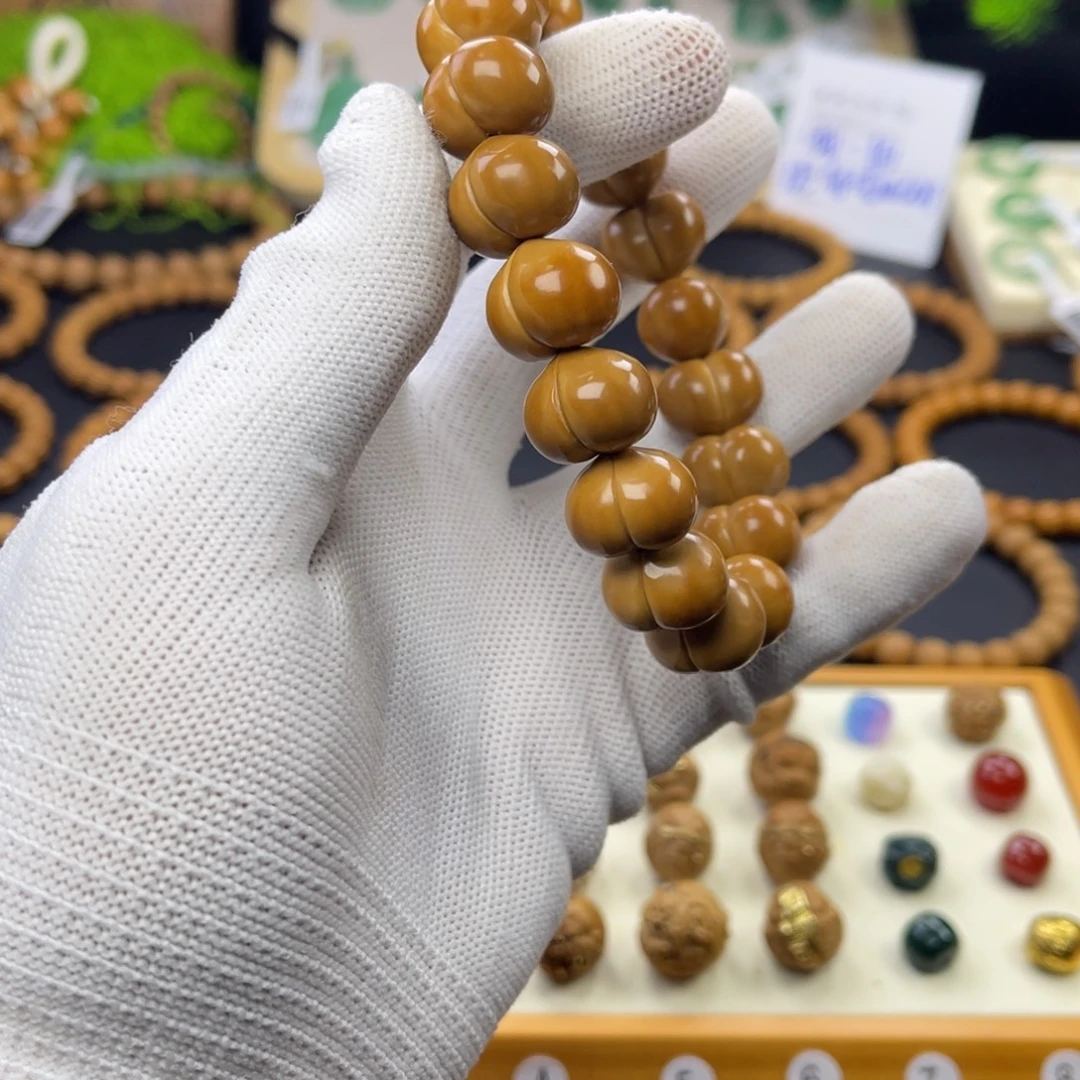 反***色猴头核桃吊坠手工书
