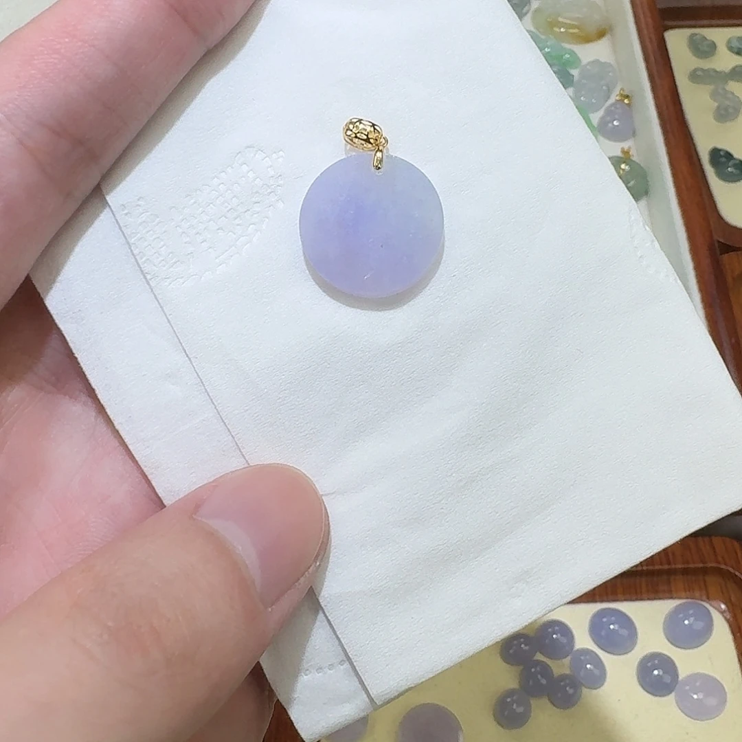 翡翠18K金镶嵌颈饰无事牌