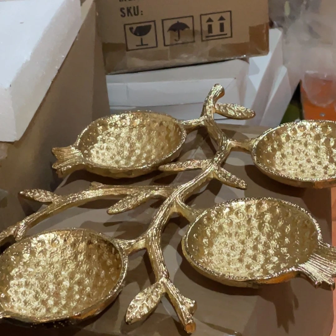 陶瓷花瓶，仿真绿植。