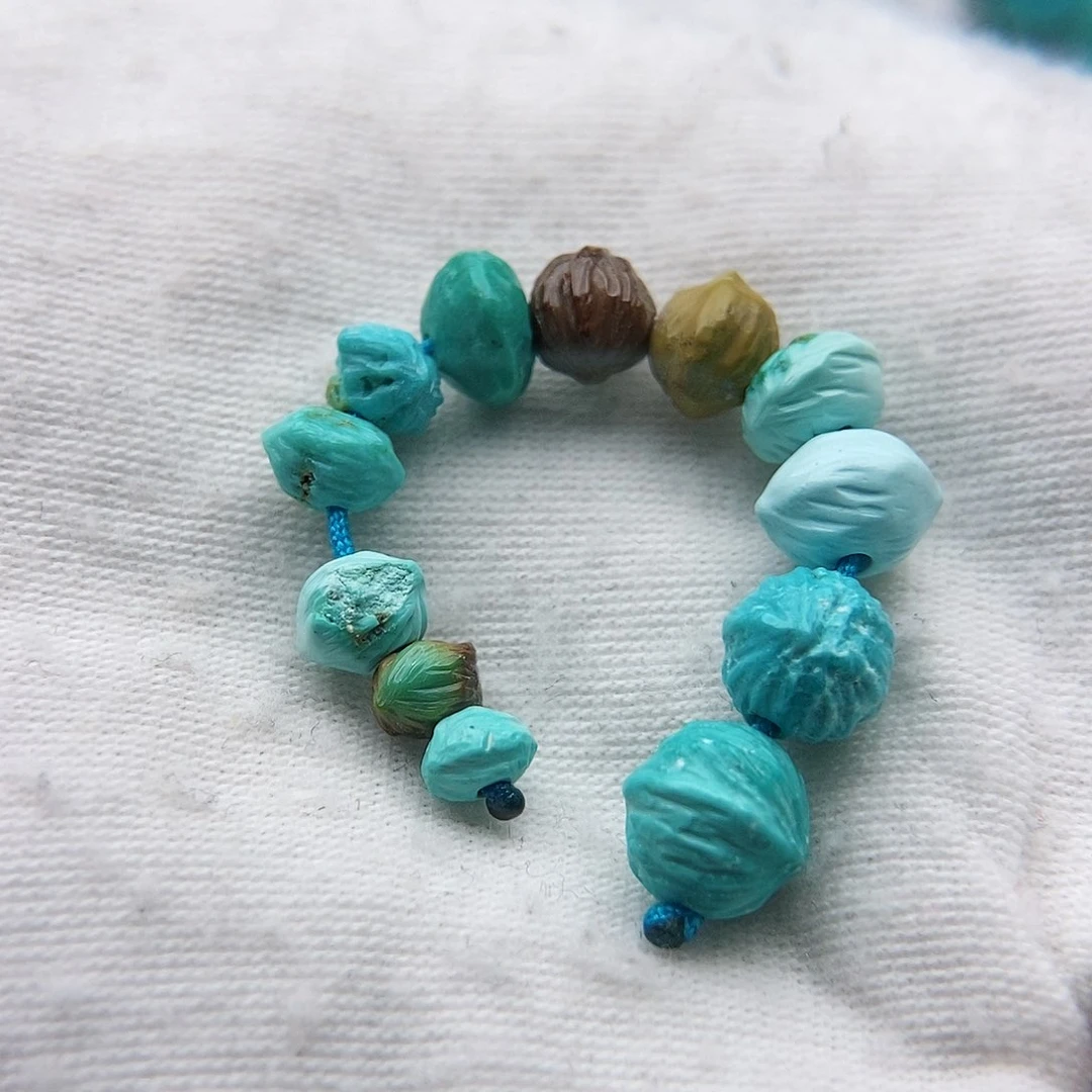 绿松石颈饰未镶嵌