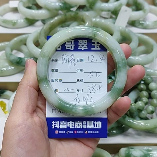 斯***r透闪石-蛇纹石玉未镶嵌手镯
