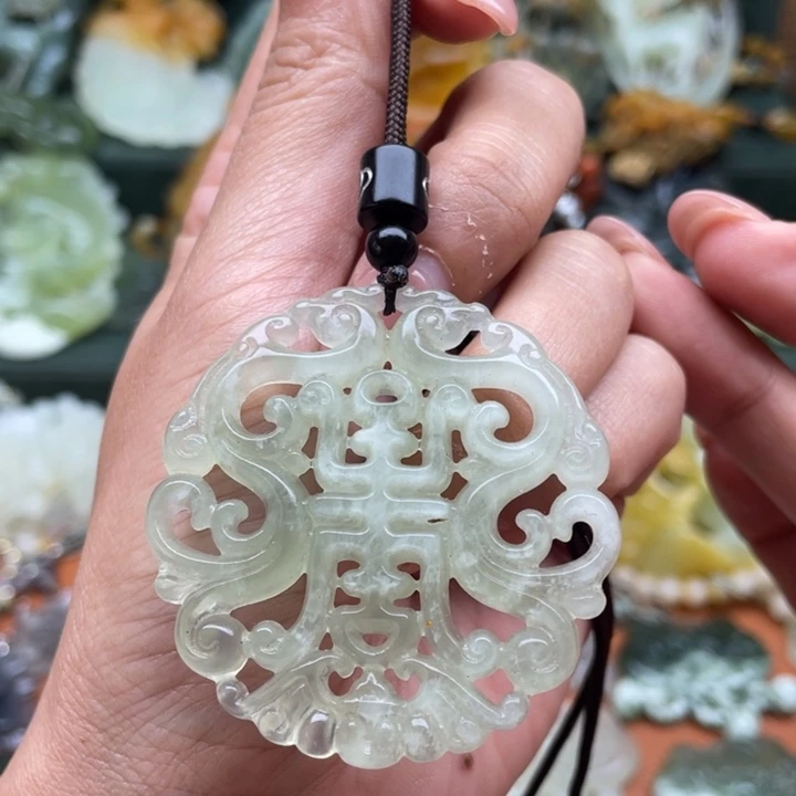 蛇纹石玉未镶嵌吊坠