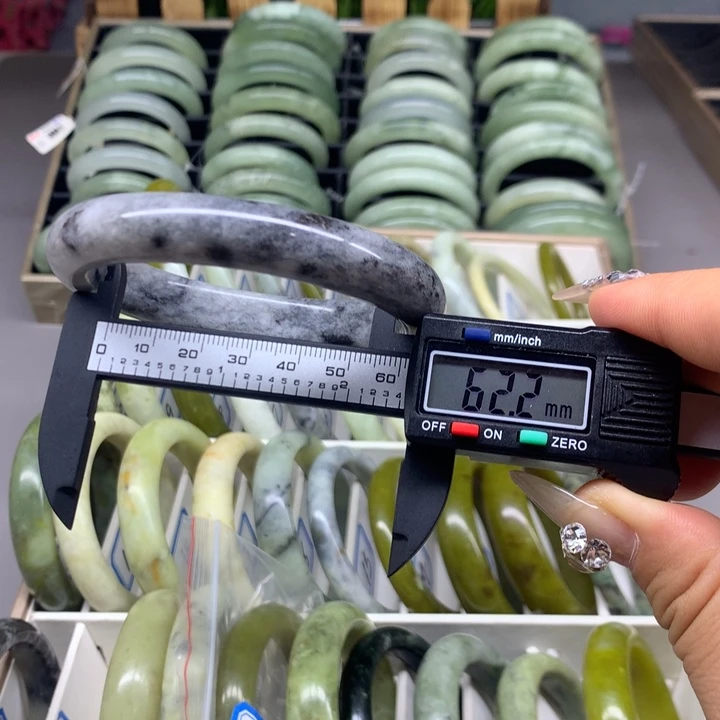 未镶嵌蛇纹石玉手镯9