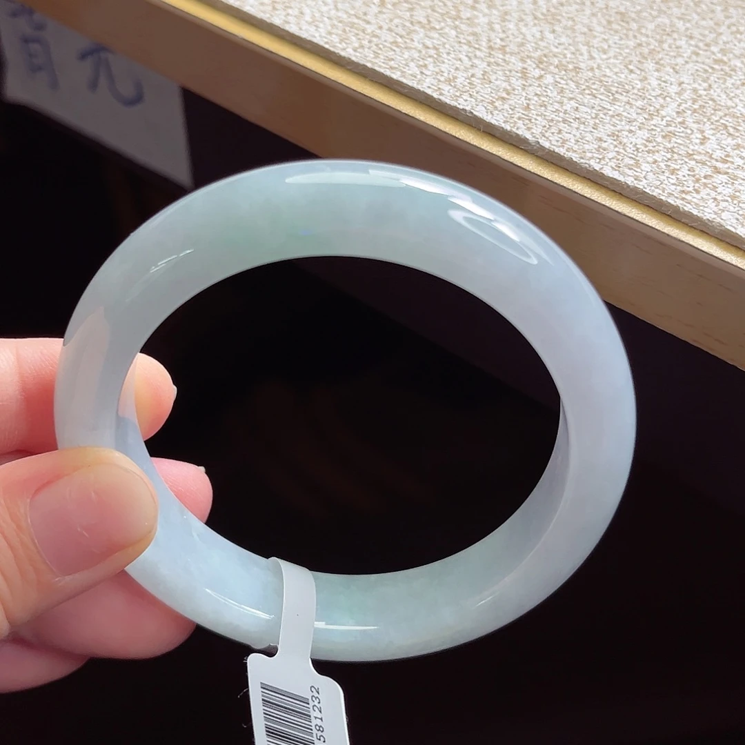 翡翠手镯未镶嵌手镯