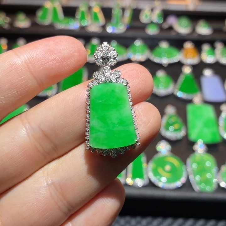 翡翠18K金镶嵌吊坠(不含链)81