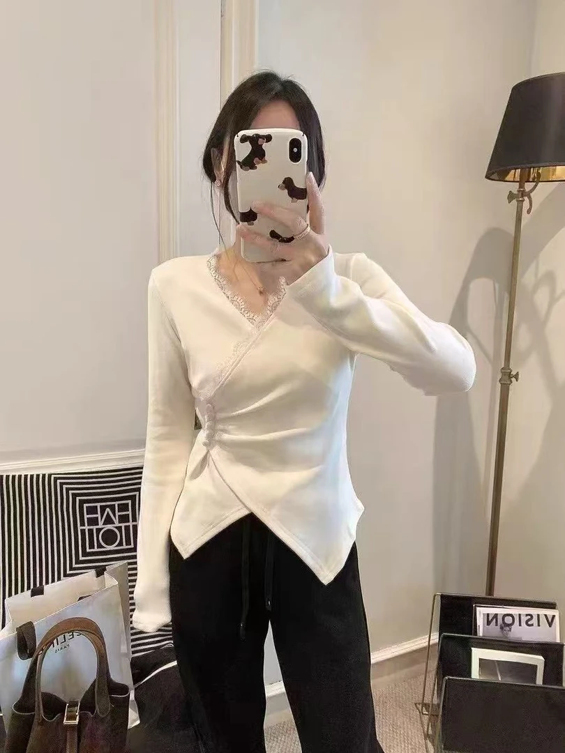 【慕妍专属】61996（衣长53）韩系不规则蕾丝边拼接收腰褶皱V领打底衫