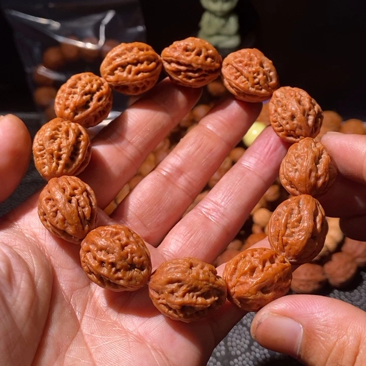 文玩核桃手串……32