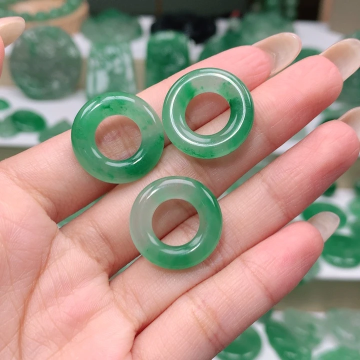 颈饰未镶嵌石英质玉小*