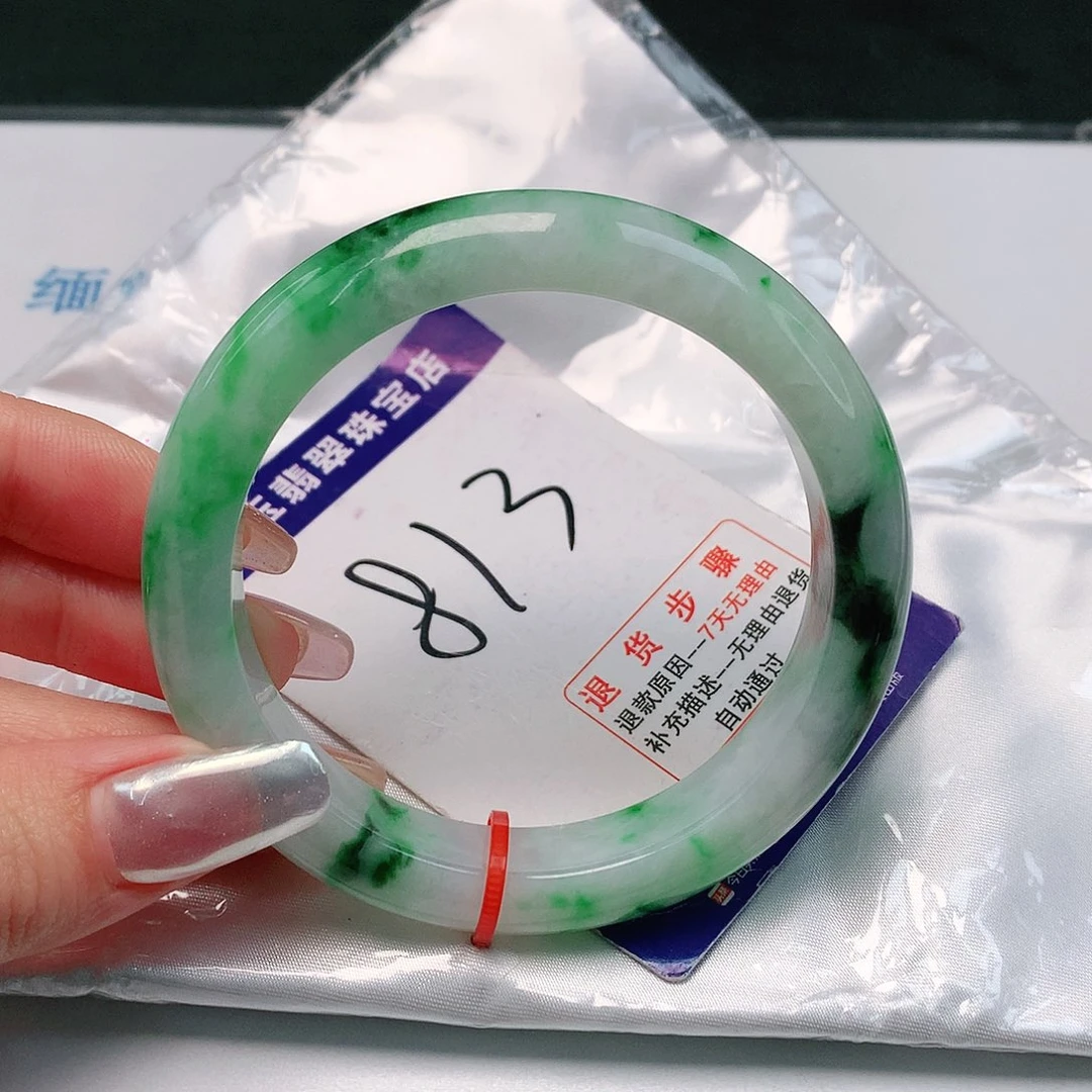 翡翠手镯未镶嵌时**凉翡翠手镯