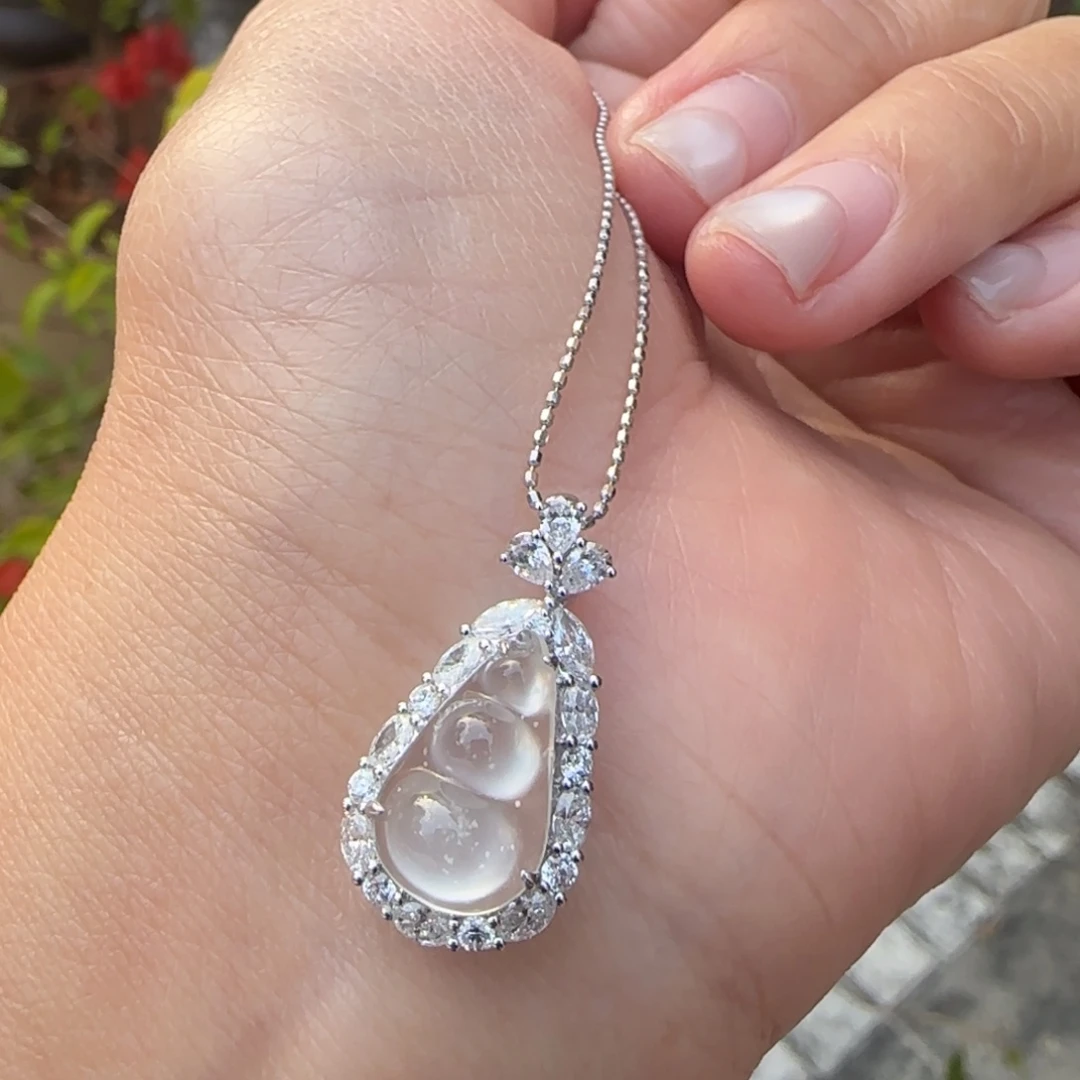 翡翠18K金镶嵌颈饰玻璃种小福豆