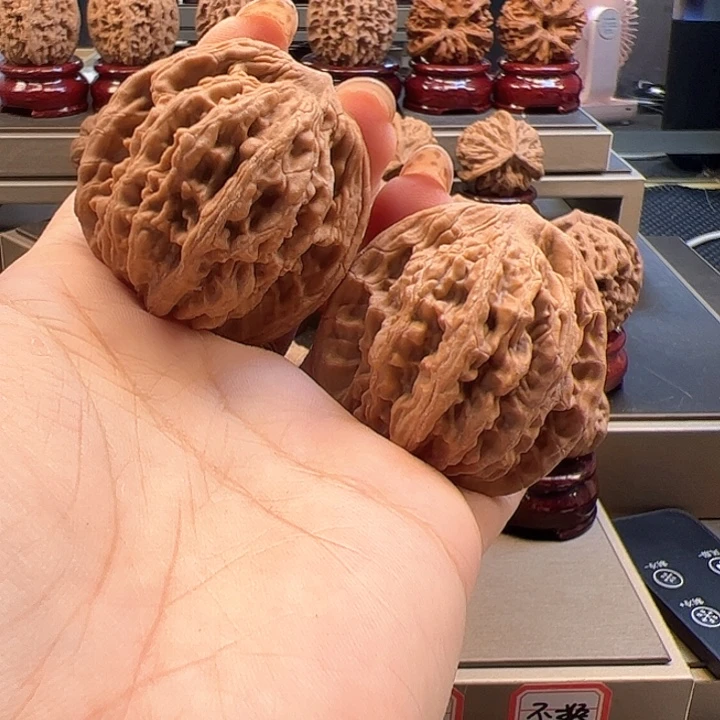 文玩核桃吊坠42 虎头 m-065