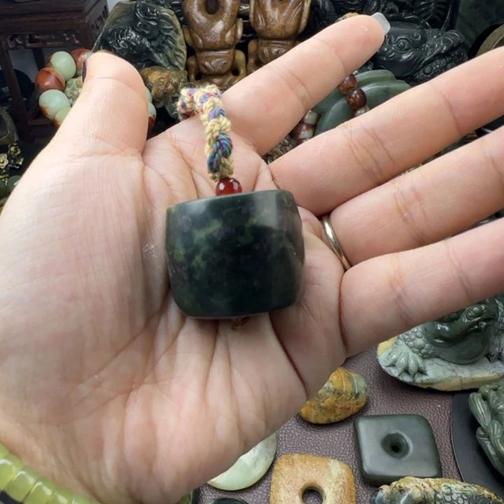 透闪石质玉未镶嵌珠宝奇石