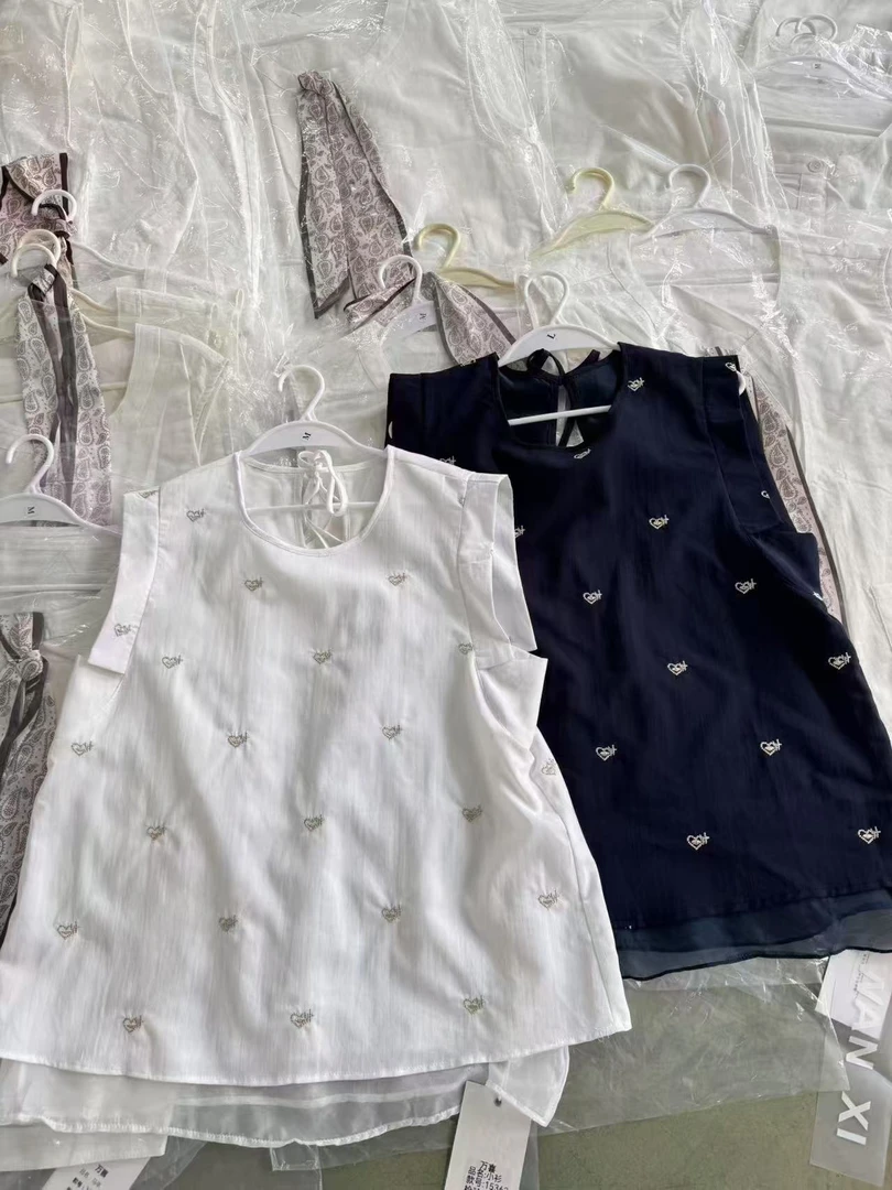 【鞋爱】15362新款韩版圆领爱心钉珠刺绣无袖衬衫女假两件上衣