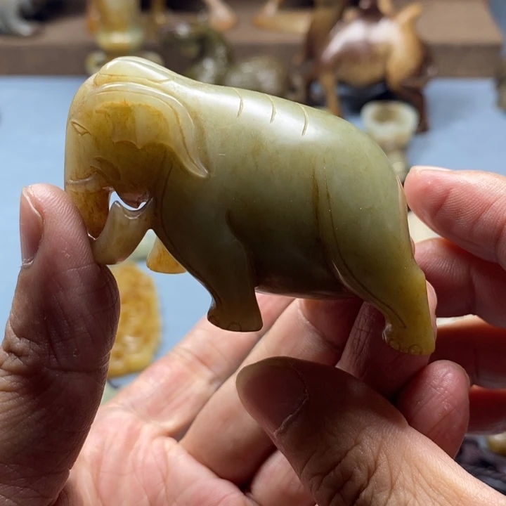 和田玉未镶嵌颈饰啥