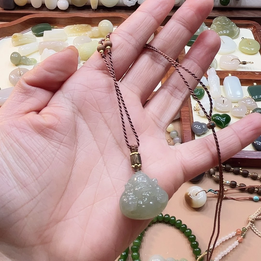 *****和田玉未镶嵌颈饰