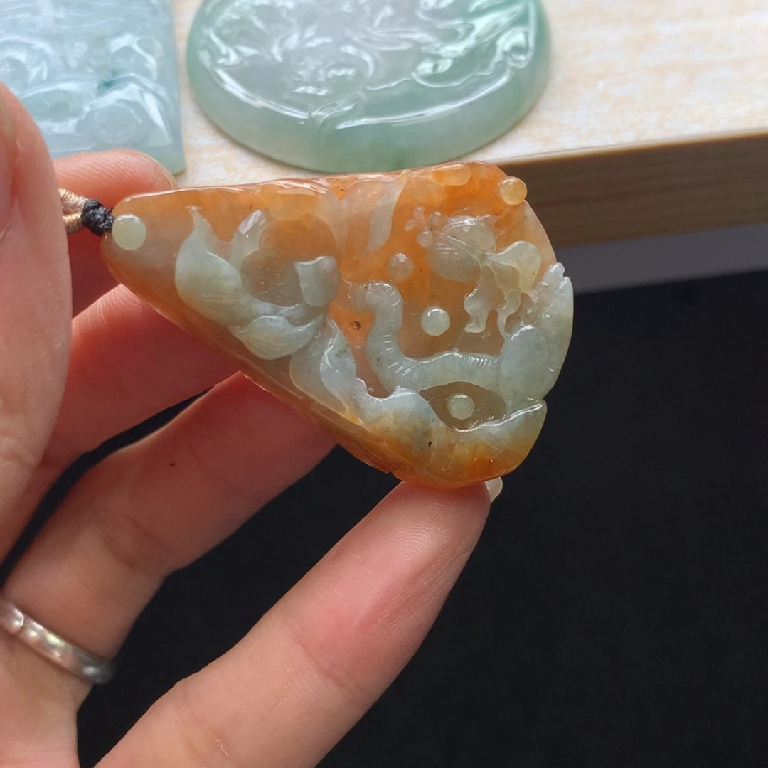 翡翠未镶嵌颈饰吊坠