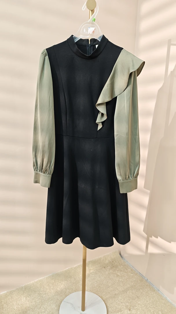 Q519无配饰新款素雅通勤撞色拼接高腰连衣裙女