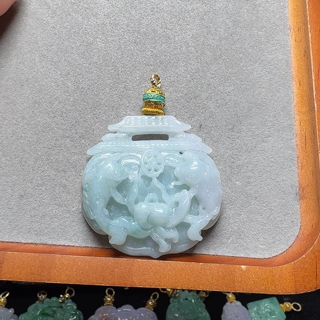 吊坠(赠链)未镶嵌翡翠