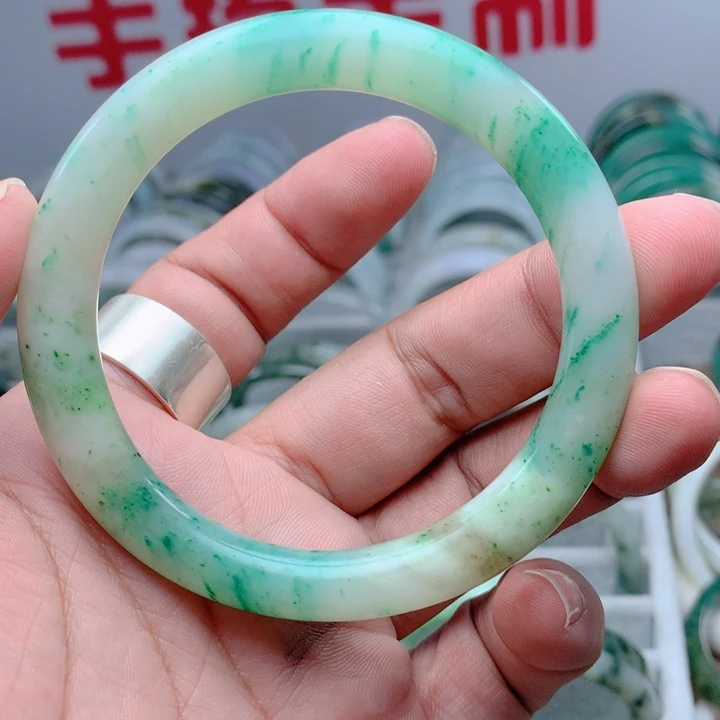 独山玉未镶嵌手镯59+