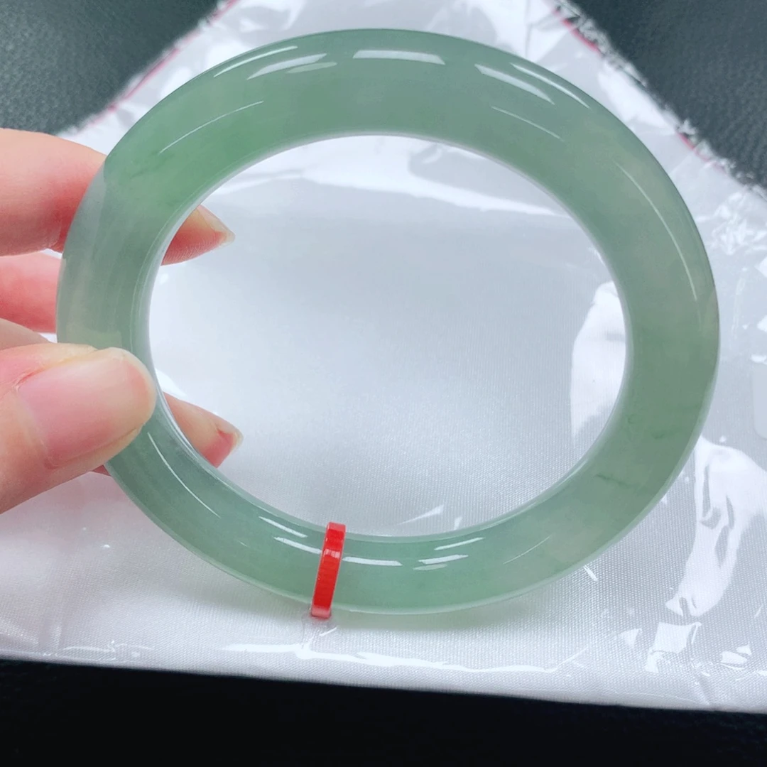 翡翠手镯未镶嵌57圈