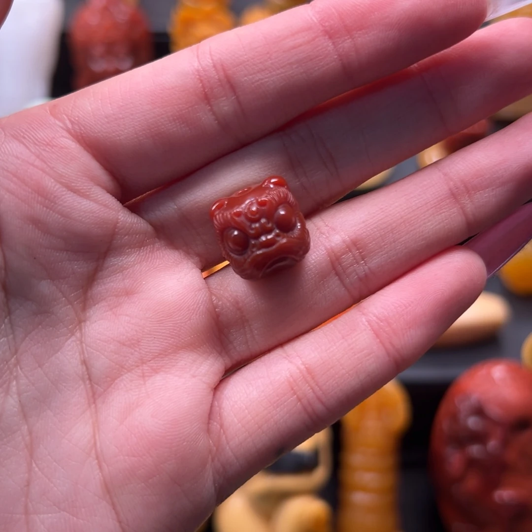 狂***1石英质玉（缅黄）未镶嵌手玩件