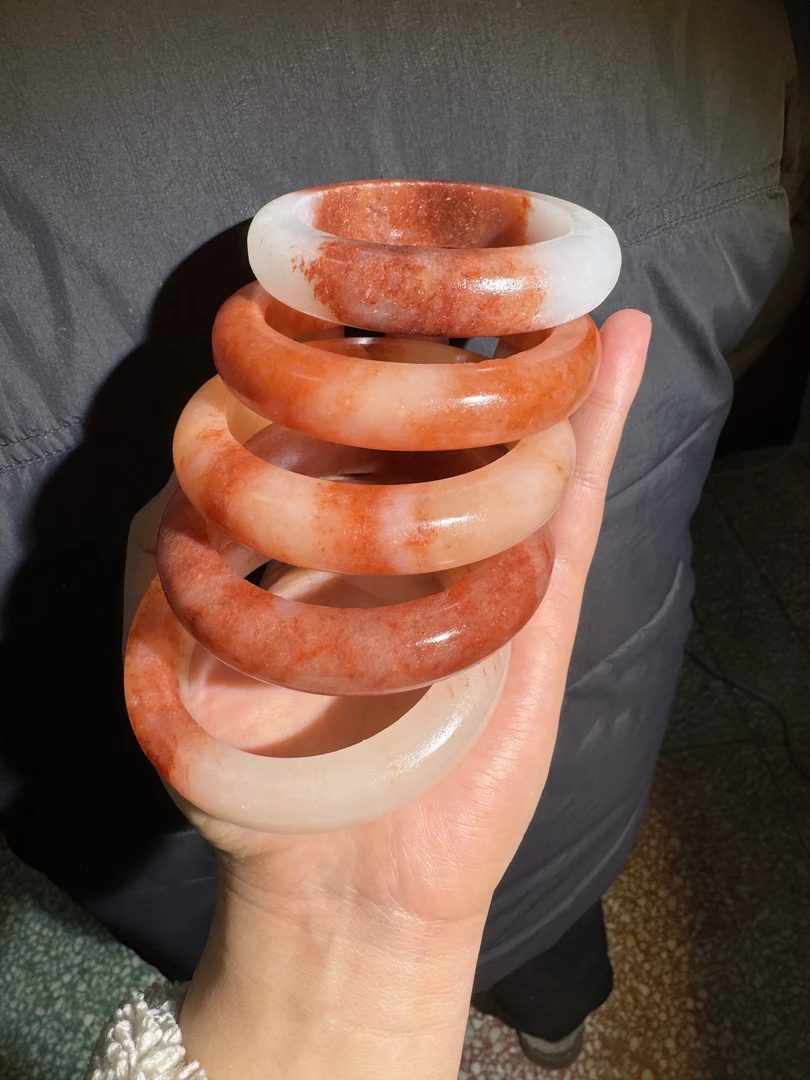 天然新疆踏雪红梅玉石定制手镯，拍一发一 多样性发货