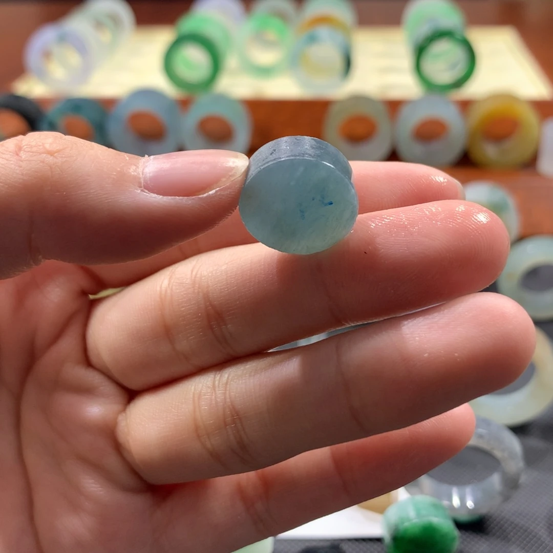 定制翡翠未镶嵌梨****?