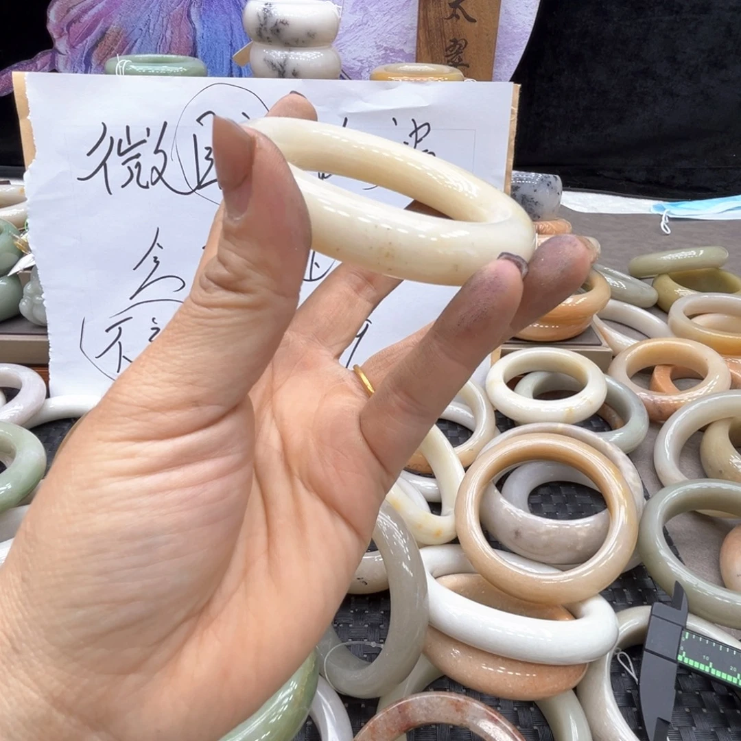 S***g石英质玉未镶嵌手镯