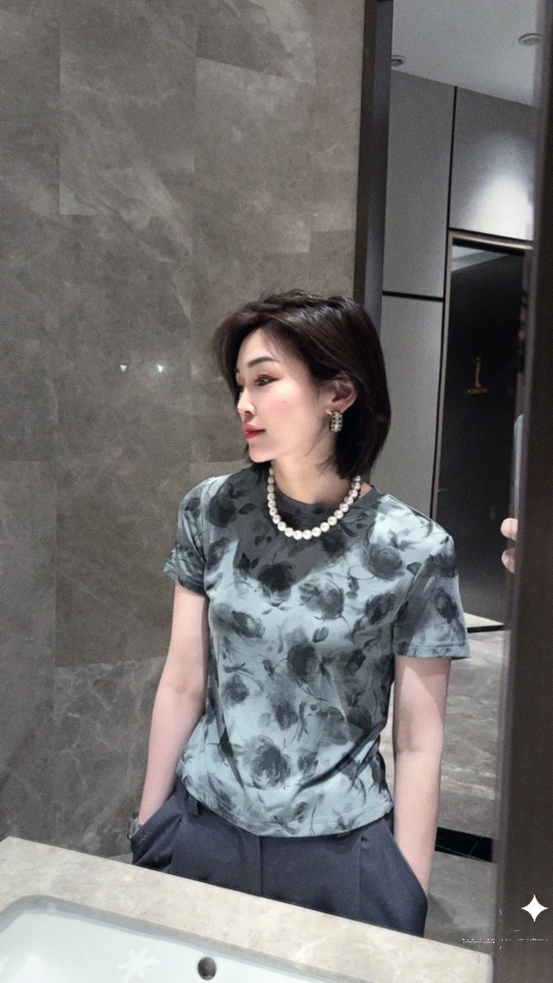 24s609杨老板春夏设计师款花朵晕染短款短袖T恤