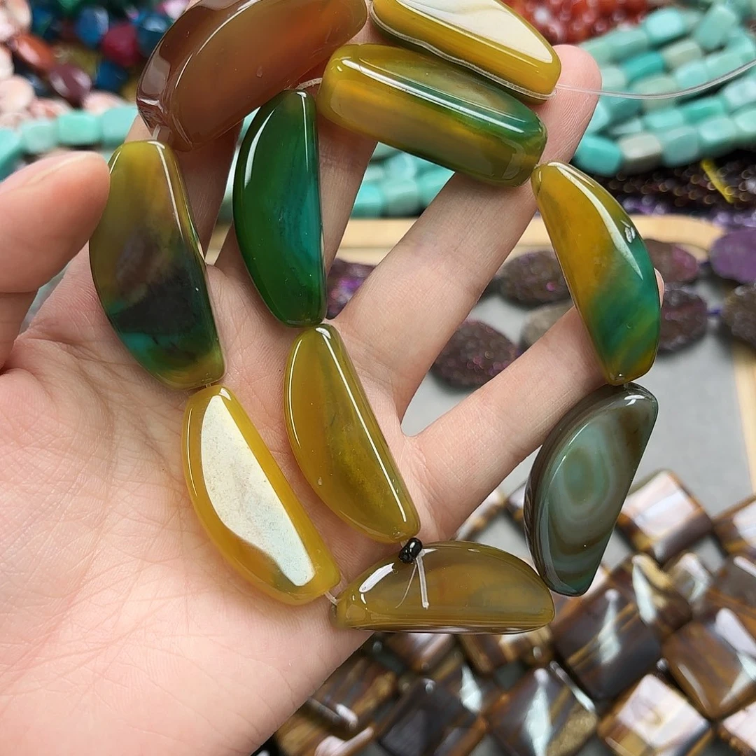 如***见玛瑙/玉髓未镶嵌珠宝半成品黄绿月亮