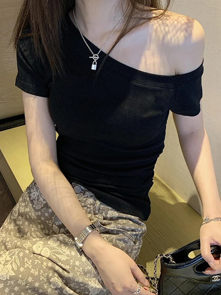 时尚黑色斜肩短袖t恤夏季2025年新款今年流行的女装短款露肩上衣