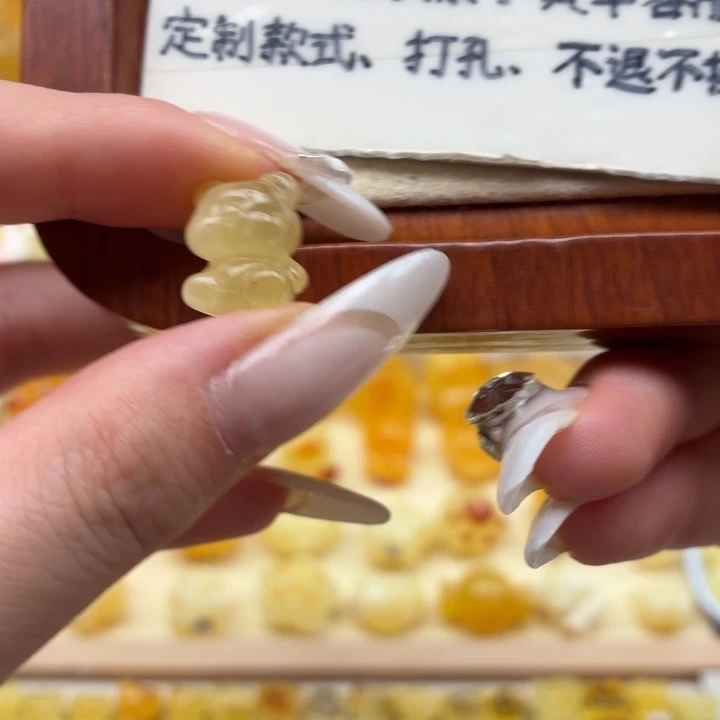 蜜蜡未镶嵌珠宝奇石