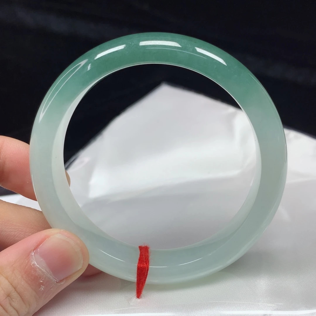 翡翠手镯（圆镯）未镶嵌57.5