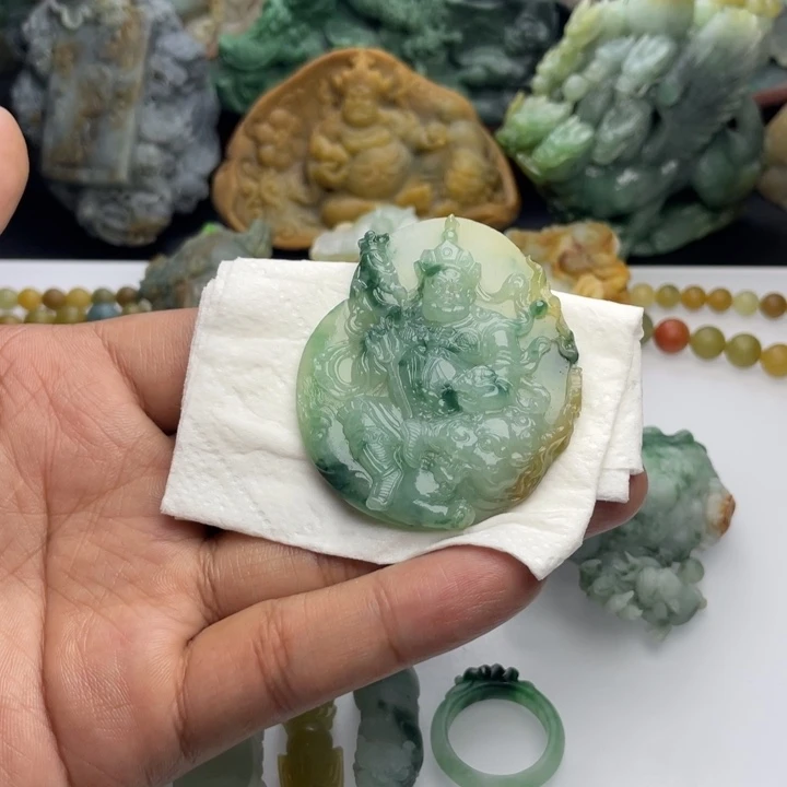 定制翡翠未镶嵌财宝天王