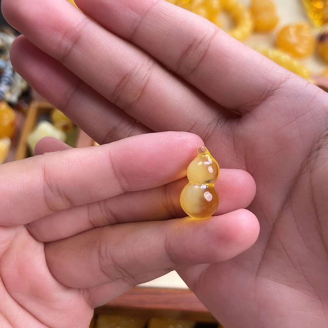 琥珀未镶嵌珠宝奇石
