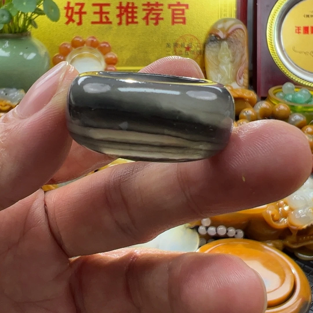 颈饰未镶嵌石英质玉