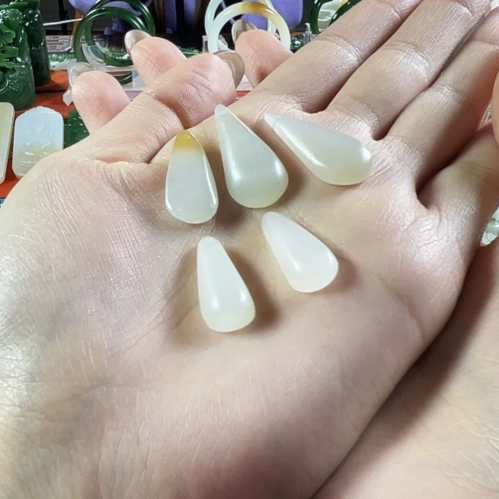 和田玉（糖玉）未镶嵌颈饰