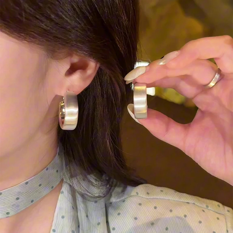 铜合金耳饰 宽眼大圈耳饰女款高级感轻奢小众简约气质耳扣