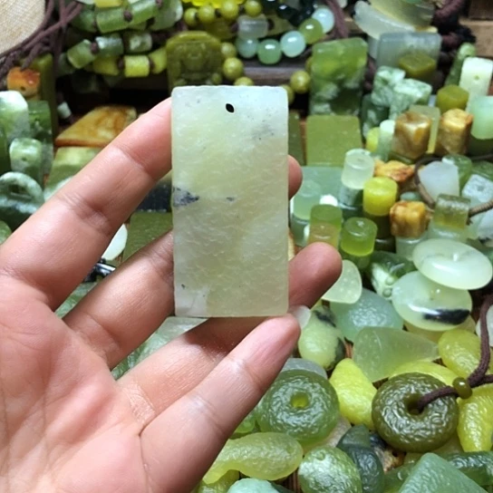 未镶嵌岫玉吊坠岫