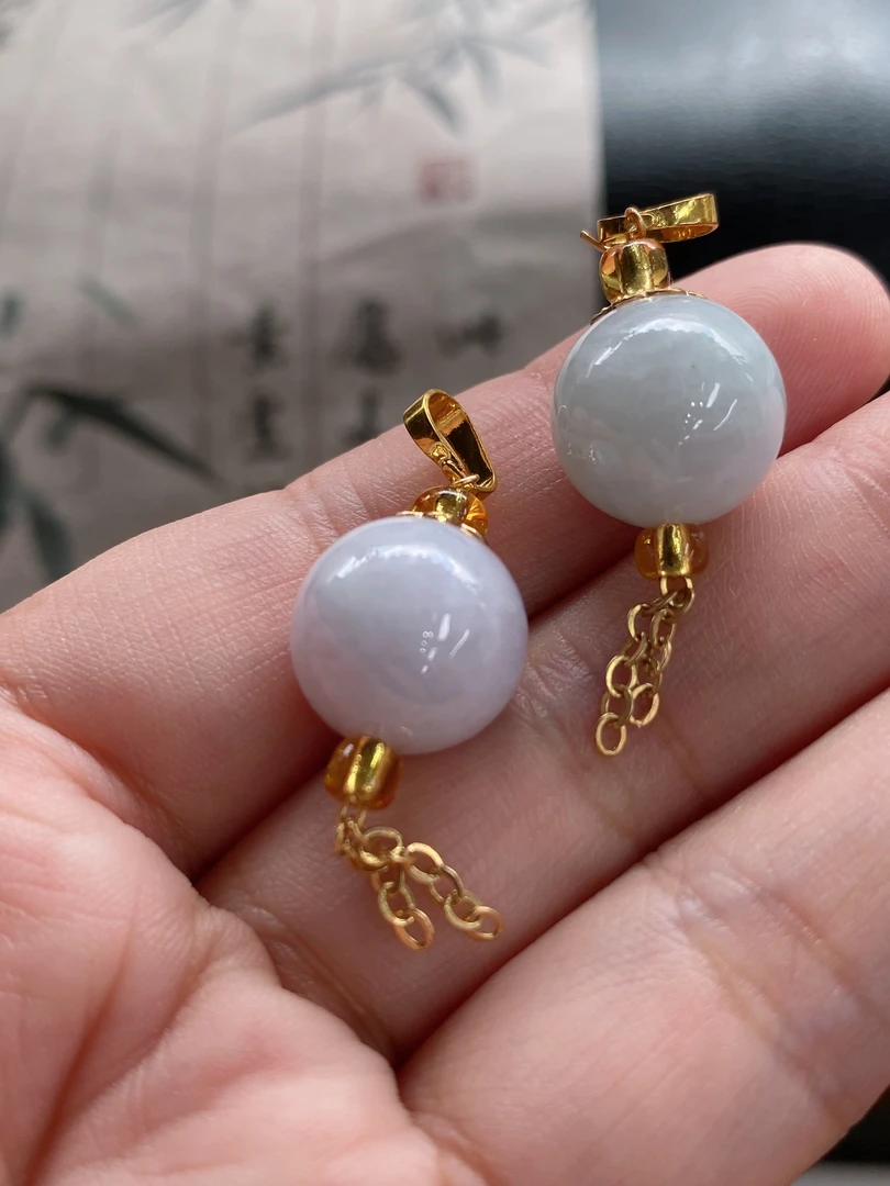 天然缅甸翡翠A货，圆条吊坠 挂坠雕刻时尚气质精美精雕随机发一