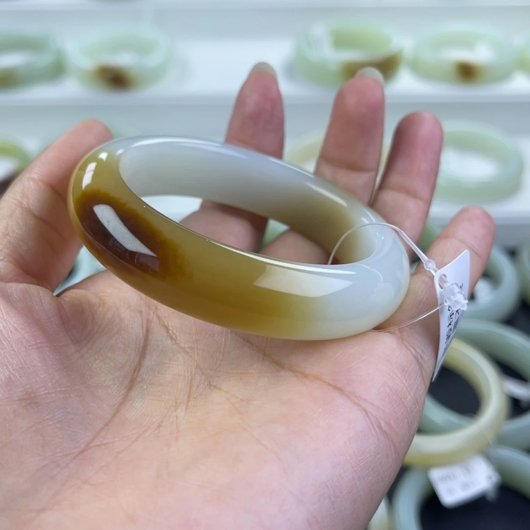 和田玉未镶嵌手镯