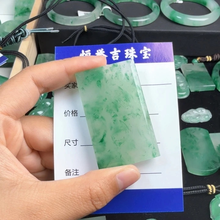 石英质玉未镶嵌颈饰