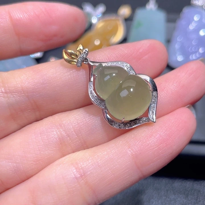 颈饰18K金镶嵌翡翠翡翠